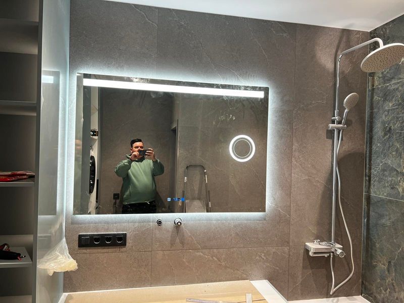 Дзеркало DELIA з LED-підсвіткою + сенсорне керування + підігрів + годинник + лінза + температура + дата 2318 фото